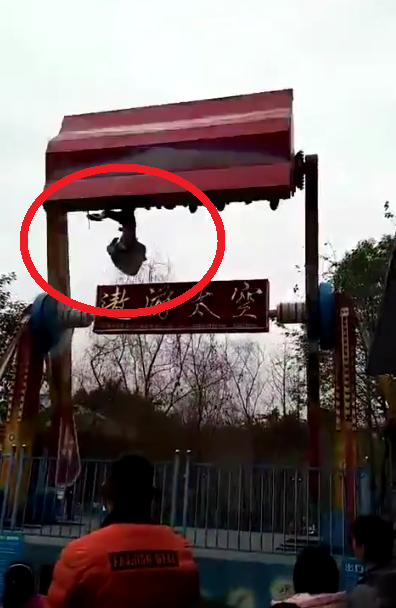 Horrifying Moment Guy Was Flung Out From Thrill Ride In China - World Of Buzz 1