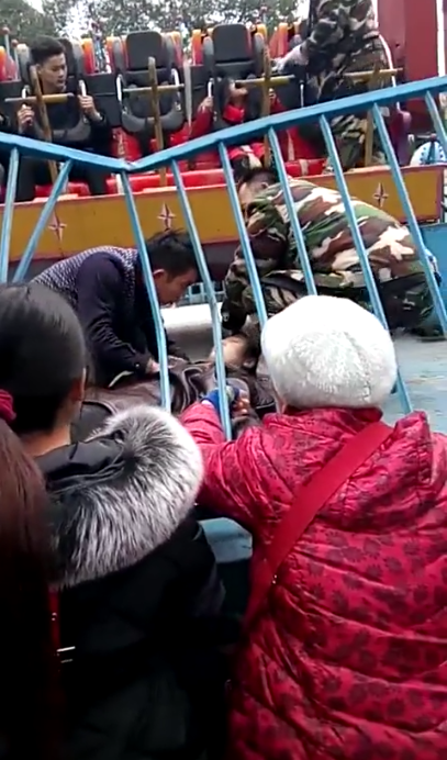 Horrifying Moment Guy Was Flung Out From Thrill Ride In China - World Of Buzz