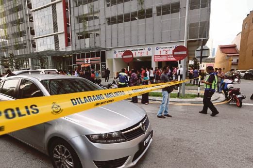 Malaysian Man Fatally Shoots Ex-Wife, Then Shoots Himself In The Head - World Of Buzz 1