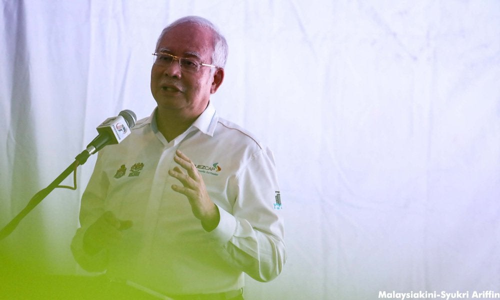 Najib: Saudi Arabia Petrol Price Hike Yet Malaysians Make So Much Fuss About 20 Cents - World Of Buzz 1