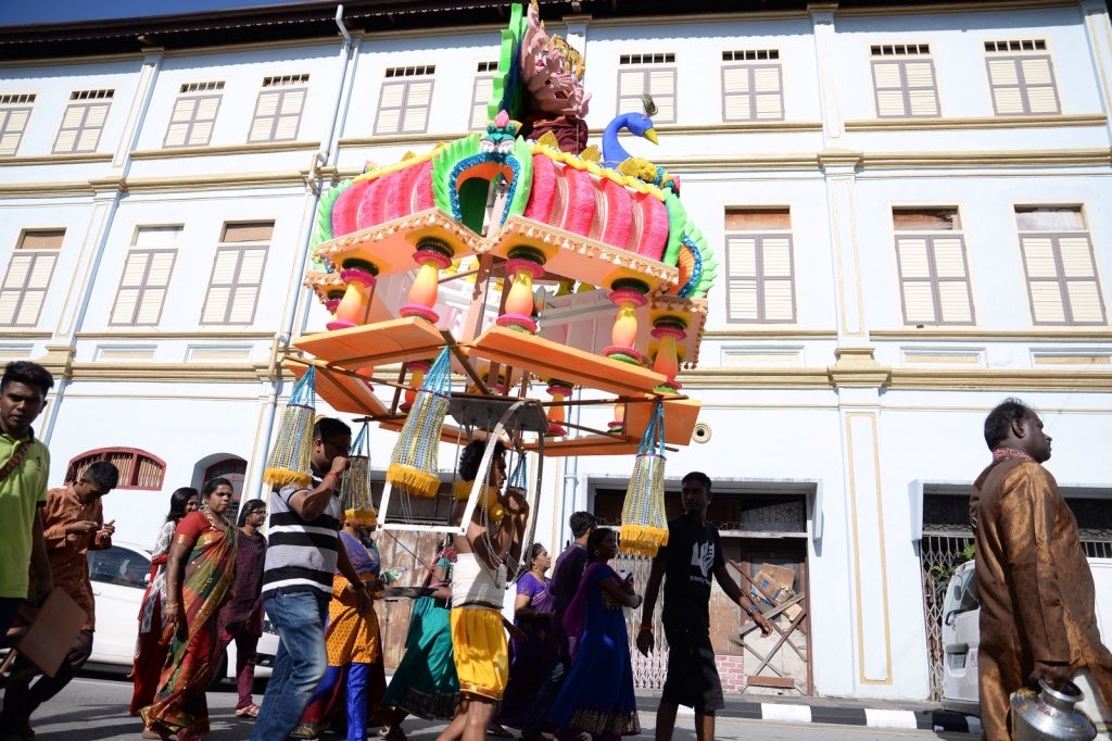 No Burgers Allowed In Ipoh This Thaipusam, Netizens In Full Support Of Ban - World Of Buzz