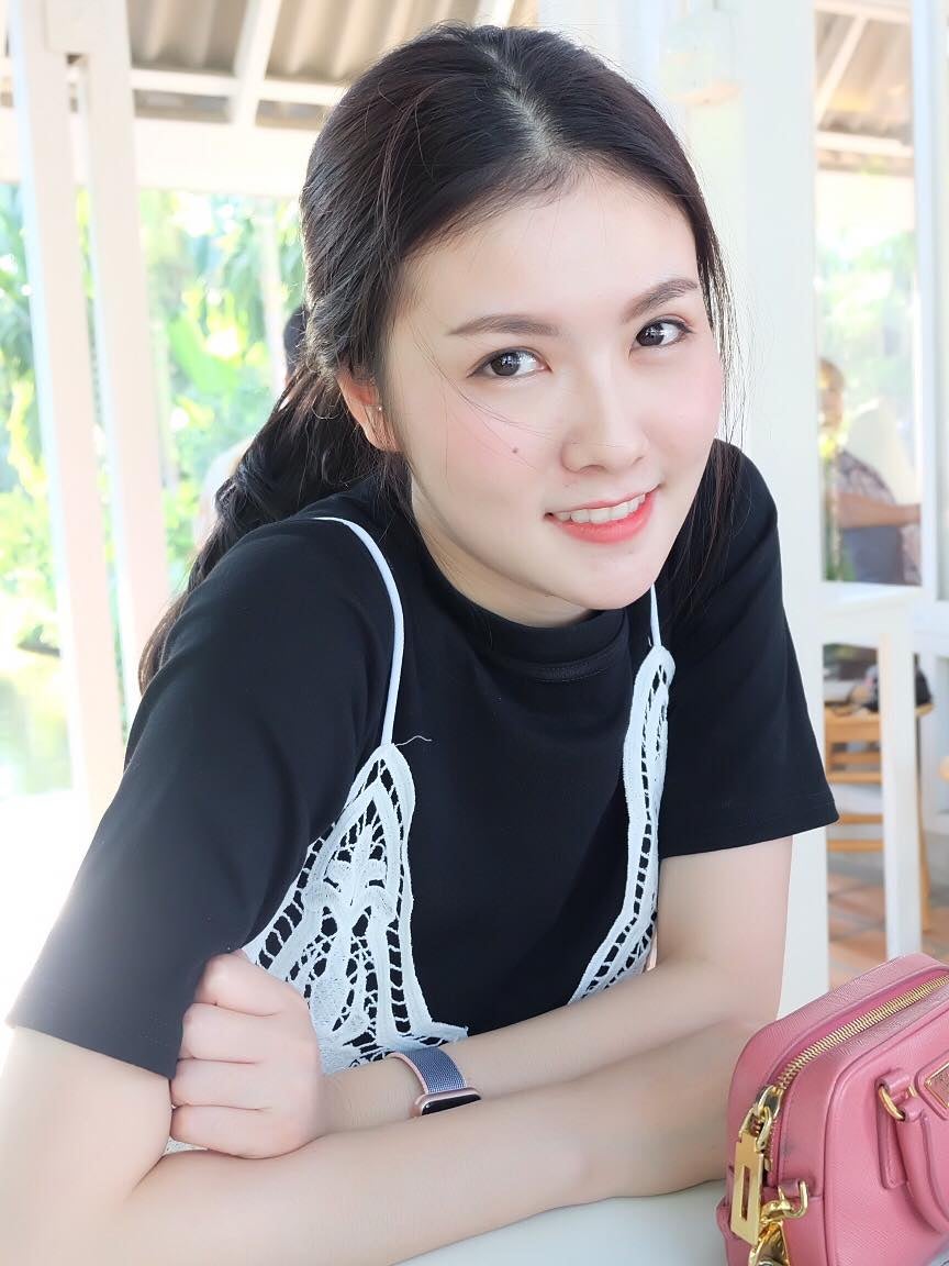 Beautiful Nurse in Thailand Cause Netizens to Suddenly 'Fall Sick' and ...