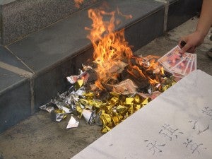 A City in China Bans Burning of Hell Notes to Curb Pollution - World Of Buzz