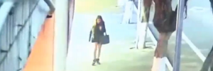 CCTV Footage Shows Chinese Woman Throwing RM10,000 On The Street In Anger - World Of Buzz 3