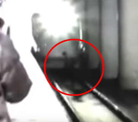 Chinese Man Gets Crushed to Death by a Train - World Of Buzz 1