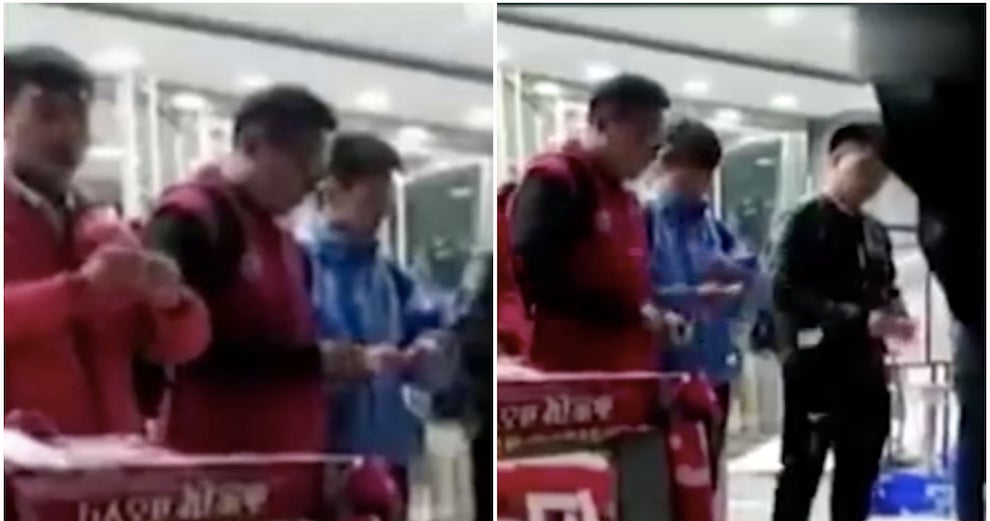 Chinese Manager Makes Her Employees Tear Their Money Up To Motivate Them - World Of Buzz 2