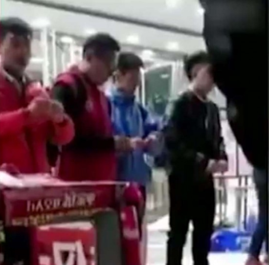 Chinese Manager Makes Her Employees Tear Their Money Up to Motivate Them - World Of Buzz