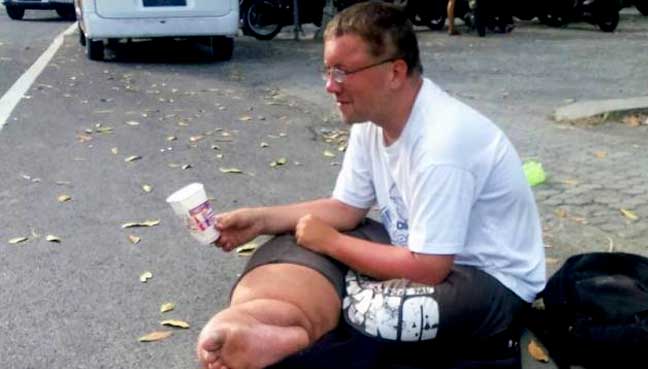 German &Quot;Fake Beggar&Quot; Has Made It To Malaysia - World Of Buzz 8