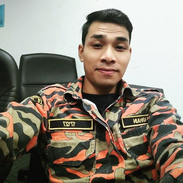 Malaysian Fireman Sets Girls' Hearts Ablaze With Smooth Vocals And Good Looks - World Of Buzz 1