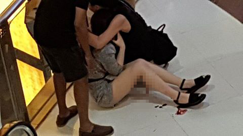 Malaysian Girl Gets Heavily Injured In Sunway Pyramid Escalator Accident - World Of Buzz 1