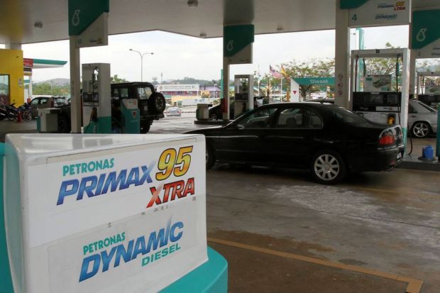 Malaysians Could Be Getting Discounts on Fuel Soon! - World Of Buzz 3