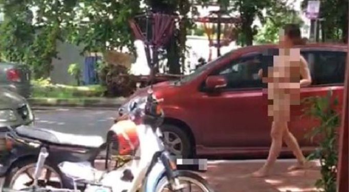 New Viral Video Shows Malaysian Woman Walking Naked In Public - World Of Buzz 2