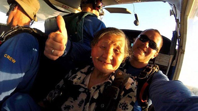 Paragliding Chinese Granny Flies Into Our Hearts - World Of Buzz 2