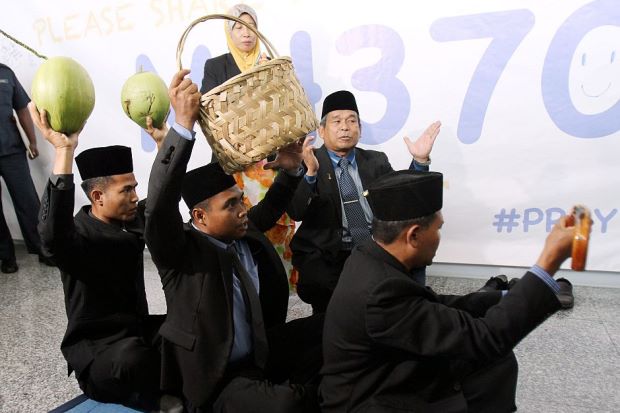 Raja Bomoh Sedunia is Wanted by Jawi and Police for Tarnishing Islam's Image - World Of Buzz 1