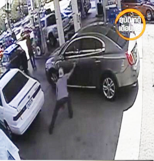 Thief Steals Valuables At Petrol Station Sneakily - World Of Buzz 2