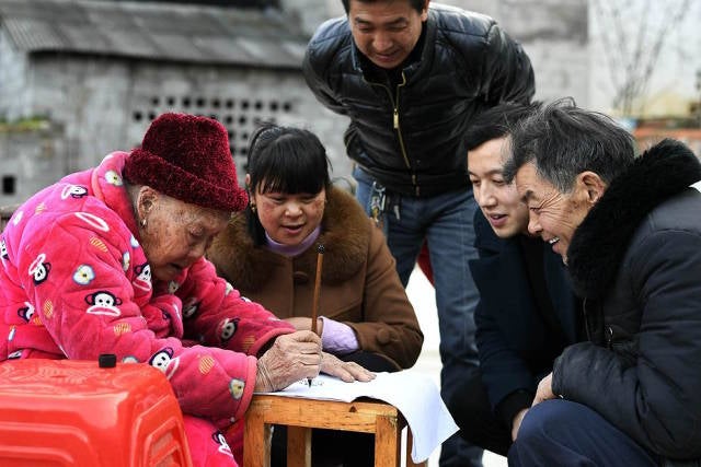 This Adorable Chinese Couple Spent EVERYDAY For 81 Years Together - World Of Buzz 2