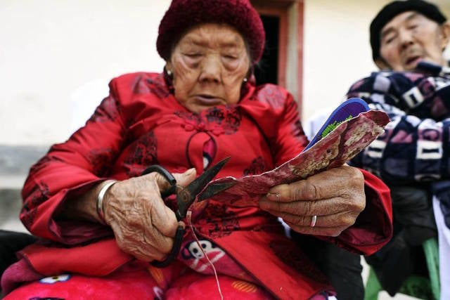 This Adorable Chinese Couple Spent Everyday For 81 Years Together - World Of Buzz 5