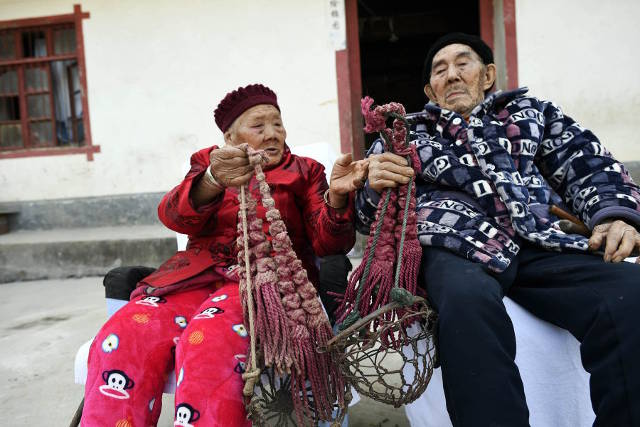 This Adorable Chinese Couple Spent Everyday For 81 Years Together - World Of Buzz 7
