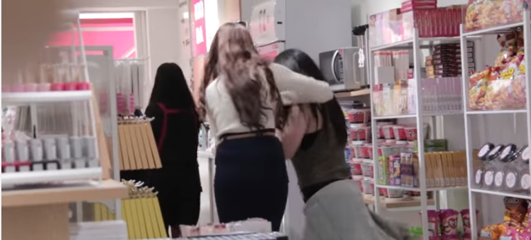 Two Malaysian Girls Caught On Video Getting Into Huge Fight Over One Mascara - World Of Buzz 3