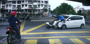 Video Of Perodua Alza Hitting Motorcyclist Blows Up Online - World Of Buzz 2