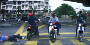 Video Of Perodua Alza Hitting Motorcyclist Blows Up Online - World Of Buzz 4
