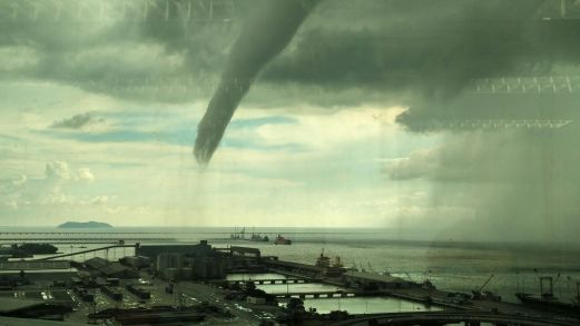Waterspout Allegedly Spotted Off Penang Bridge Leaves Malaysians in Shock - World Of Buzz