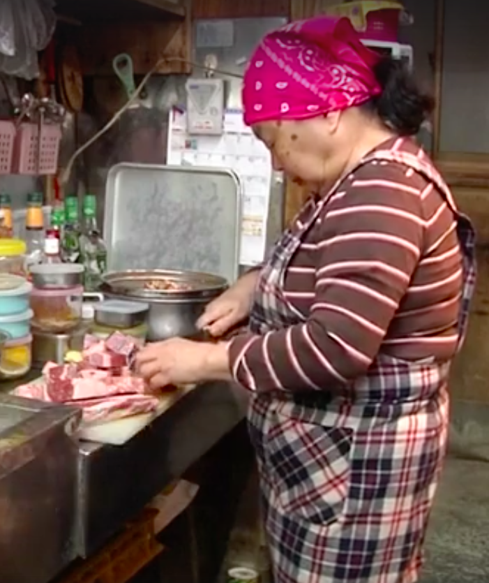 82 Year-Old Granny is a Dumpling-Maker by Day and DJ by Night - World Of Buzz