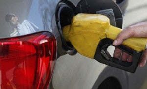 Malaysian Government Says New Weekly Pricing System Will Not Allow Fuel Discounts For Now - World Of Buzz 1