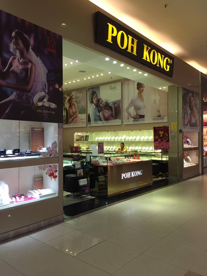 Malaysian Man Goes in to Popular Jewellery Store, Manager Asks Him to Shop Elsewhere - World Of Buzz 1