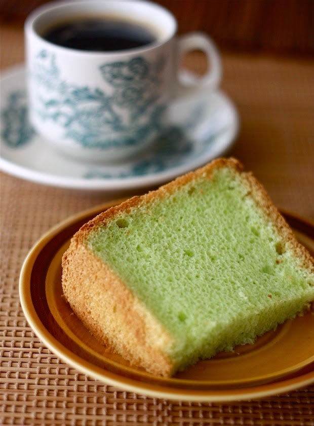 Malaysia's Pandan Cake Listed in CNN's Cakes of the World, But They Think It's from Singapore Too - World Of Buzz 1