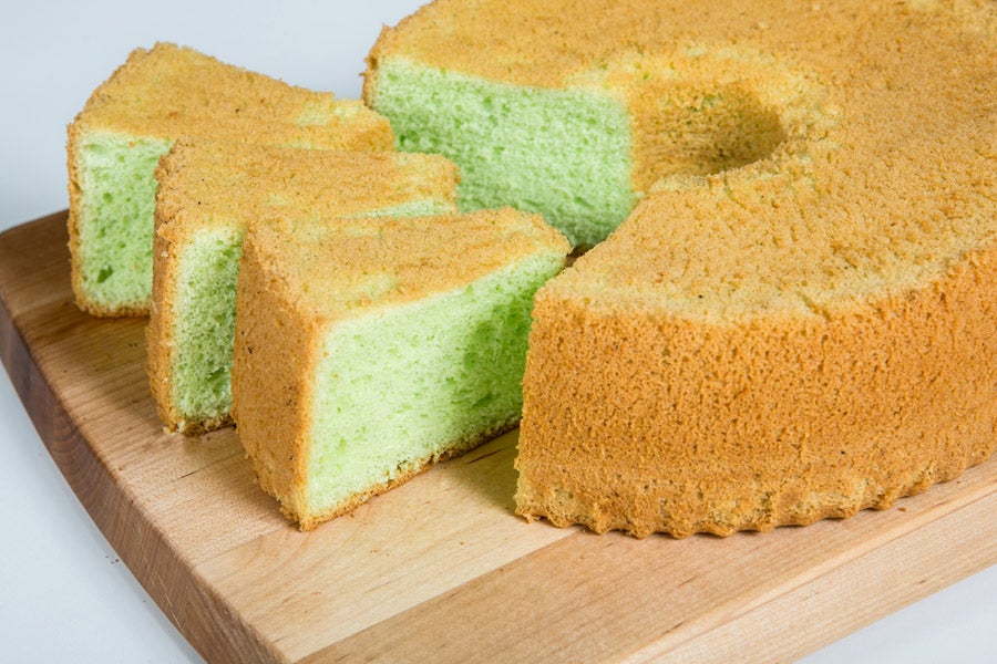 Malaysia's Pandan Cake Listed in CNN's Cakes of the World, But They Think It's from Singapore Too - World Of Buzz