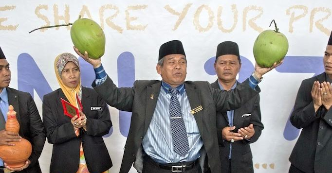 Police Tracked Down Raja Bomoh Sedunia, Brings Him In for Questioning - World Of Buzz 4