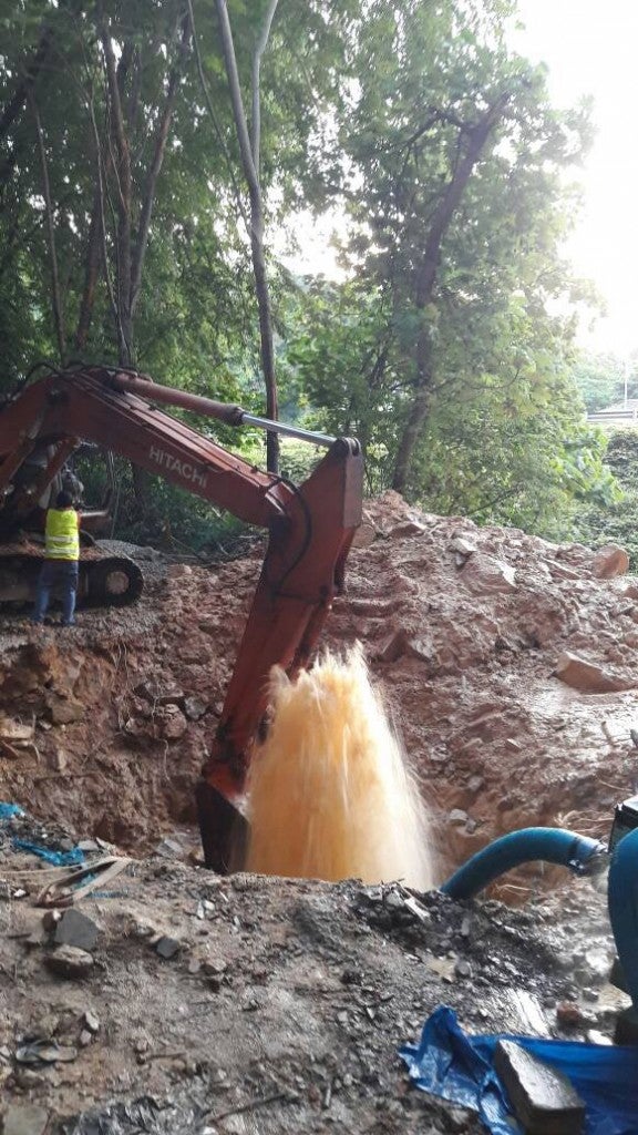 Several Areas In Pj And Kl Faces Water Disruption Due To Burst Pipe - World Of Buzz