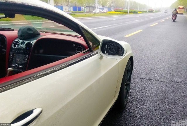 Smashing Into A Bentley Side View Mirror Cost Teenager A Fortune - World Of Buzz 1