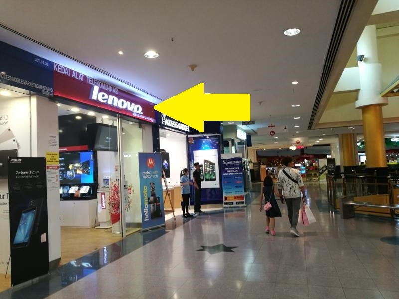 Sunway Pyramid's Lenovo Staff Scammed Foreign Student for LOOKING at Her Laptop - World Of Buzz 1
