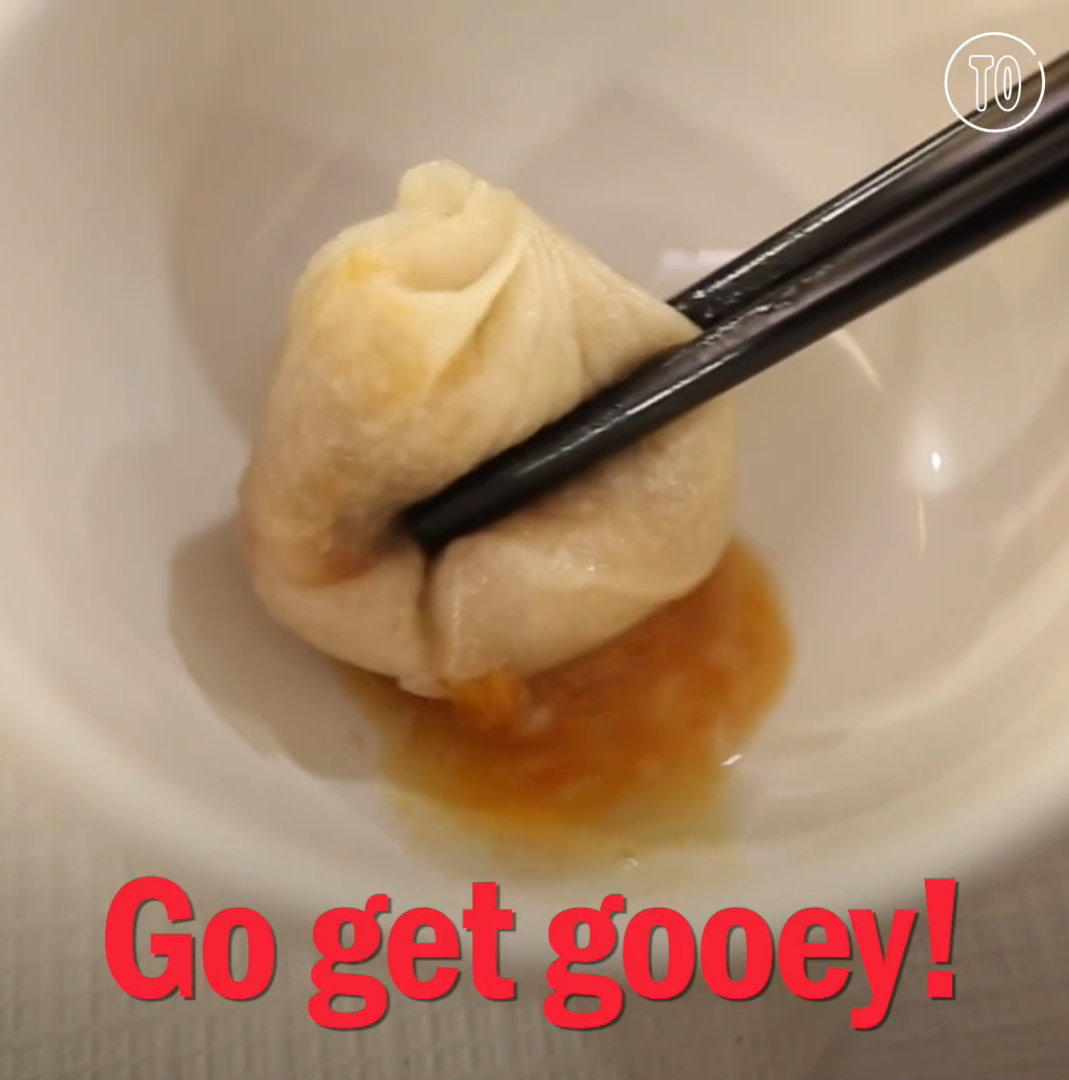 TimeOut's Brutal Way Of Eating XiaoLongBao Horrified Malaysians - World Of Buzz 1