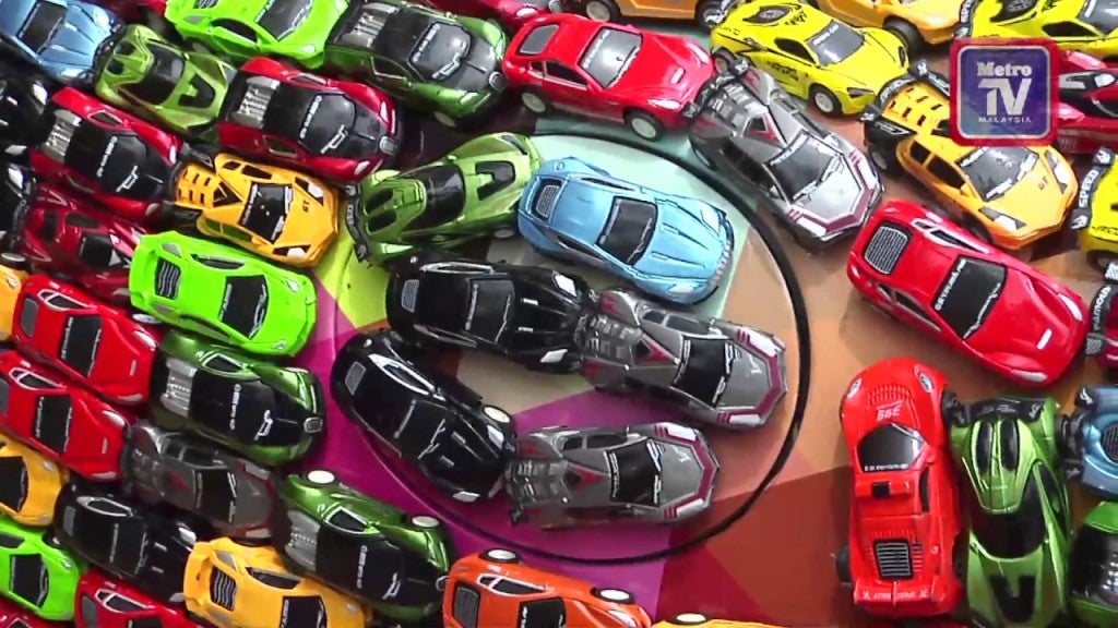 Why Did This Malaysian Cover his Jaguar Entirely in Toy Cars? - World Of Buzz 3