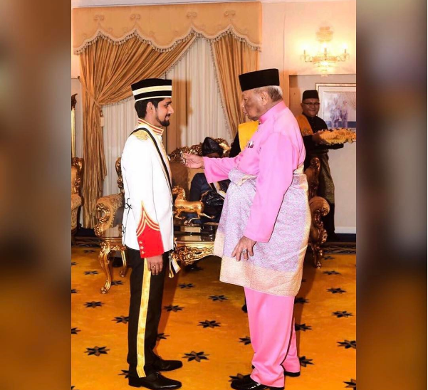 Young Pahang Datuk's Throwback Epic Birthday Video Goes Viral, Leaves Fans Speechless - World Of Buzz