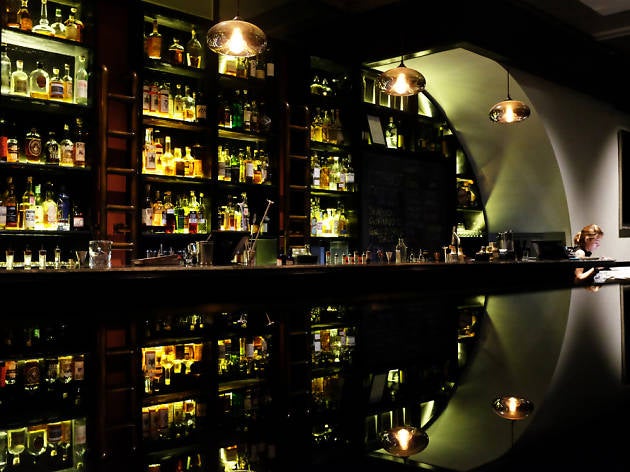 11 Hidden Bars in Singapore to Visit for the Ultimate Drinking Experience - World Of Buzz 9