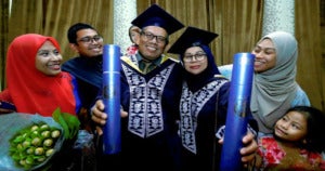 Adorable Senior Couple from Perak Just Graduated from University Together - World Of Buzz 2