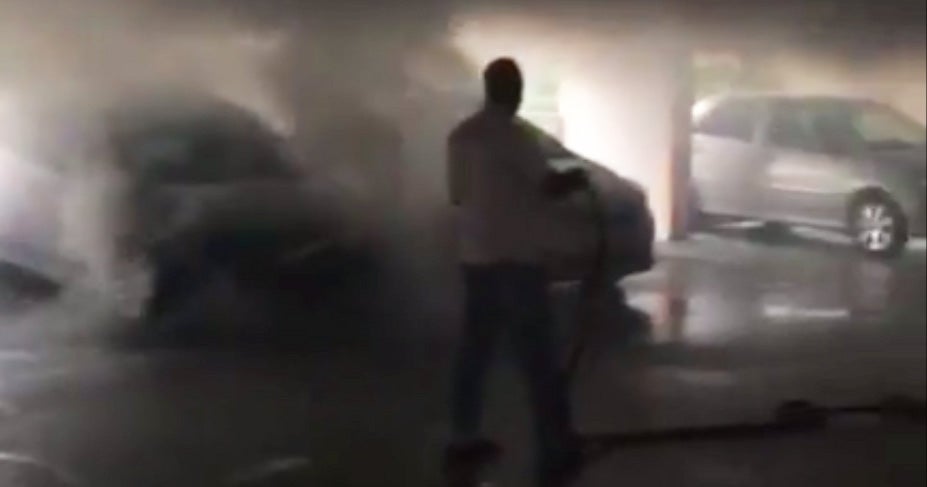 Carpark Catches Fire In Singapore, Heroic Cleaners Help Put It Out - World Of Buzz 3