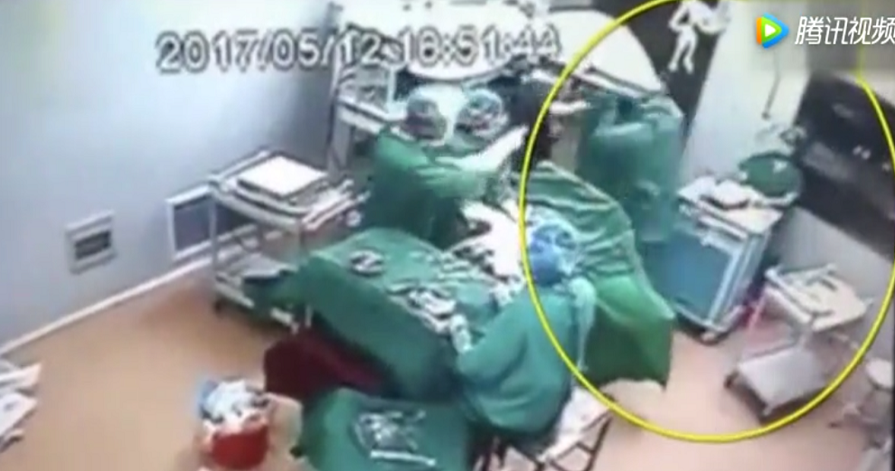 CCTV Footage Shows Chinese Medical Staff Fighting During Surgery - World Of Buzz 2