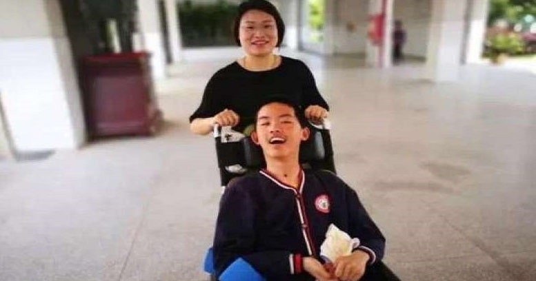 Chinese Teacher Talked To Student In Coma Every Day Until He Woke Up - World Of Buzz 2