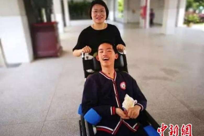 Chinese Teacher Talked to Student in Coma Every Day Until He Woke Up - World Of Buzz