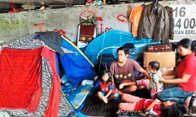 Impoverished Family With 9-Month-Old Baby Live Under Flyover In Poor Condition - World Of Buzz 1
