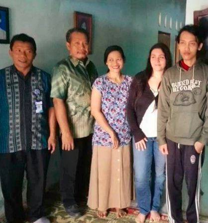 Italian Girl Saves Money for 2 Years Just to Meet and Marry Indonesian Man She Met Online - World Of Buzz 3