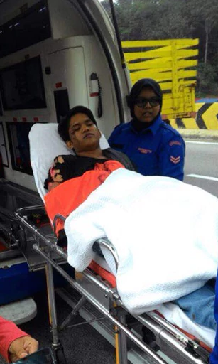 Kind-Hearted Doctor Helps 'Mat Rempit' After Accident, Visits Him In Hospital - World Of Buzz 1