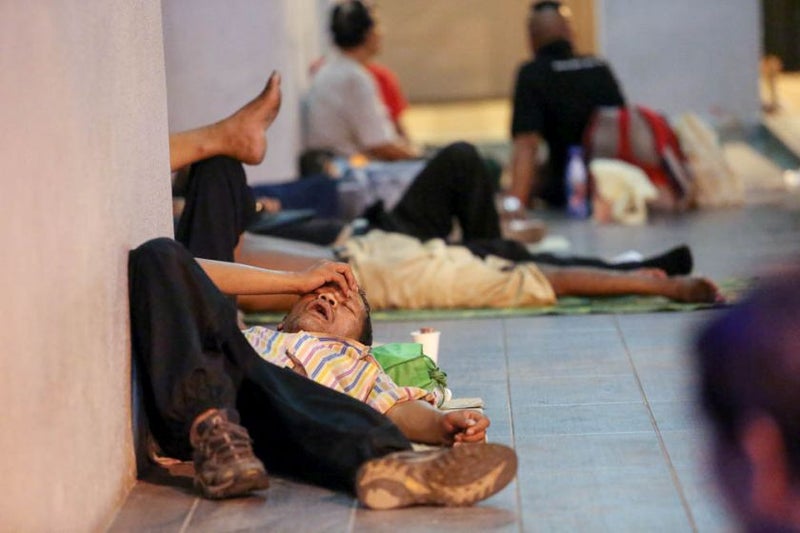 Malaysian Shares Sad Story Of Underground Homeless Community, Decides To Help Them - World Of Buzz 2