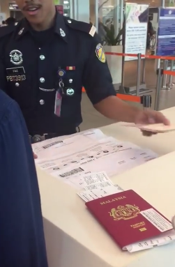 Malaysian Traveller Gets Trolled When Friend Hands Him Giant Boarding Pass - World Of Buzz 1