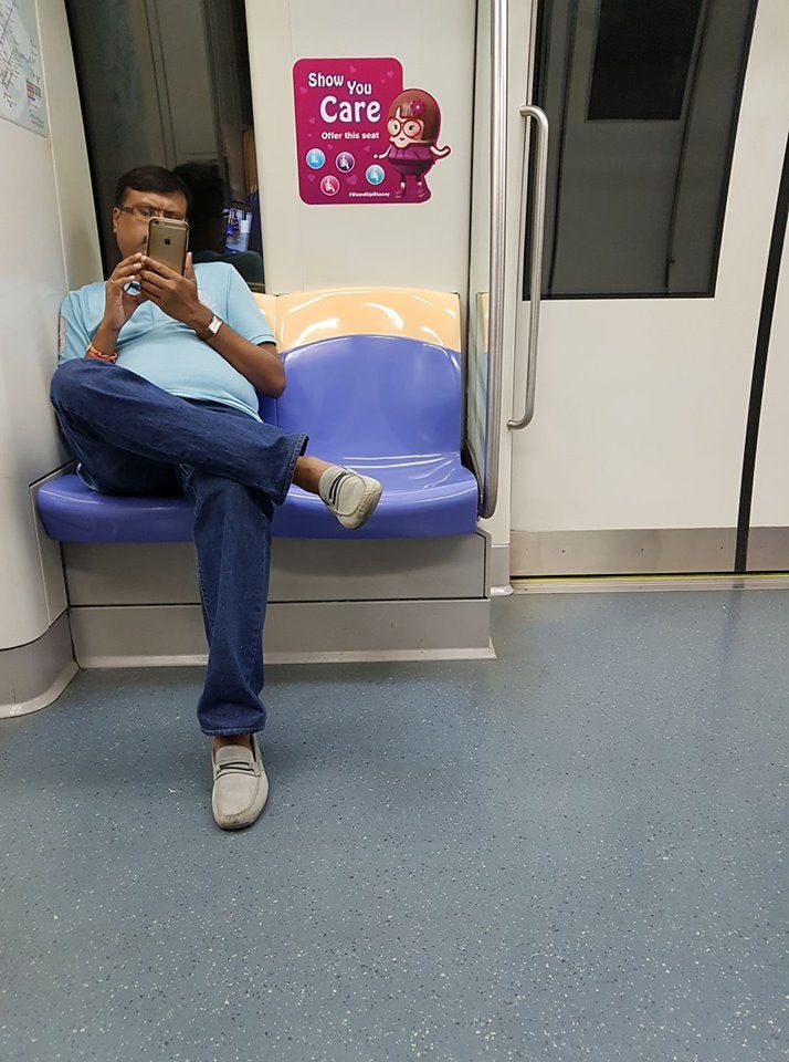 Pervert Gets Caught Recording Singaporean Woman, Says "She is Like My Sister" - World Of Buzz